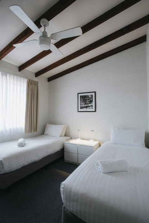 Canal Rocks Beachfront Apartments - Accommodation Sunshine Coast 12