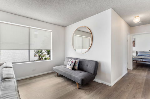 Laman Lodge, Unit 2, 15 Laman Street - Accommodation Sunshine Coast 4
