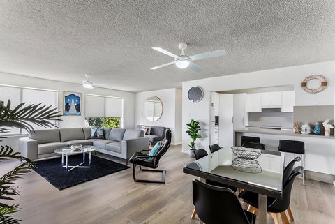 Laman Lodge, Unit 2, 15 Laman Street - Accommodation Sunshine Coast 2