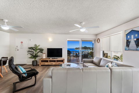 Laman Lodge, Unit 2, 15 Laman Street - Accommodation Sunshine Coast 0