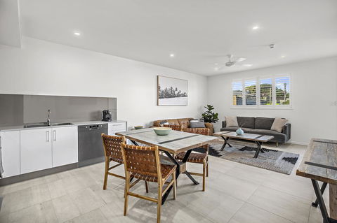 Rockpool 2 Sawtell Beach - Just Steps To Restaurants And 2 Min Stroll To Beach! - Accommodation Sunshine Coast 2