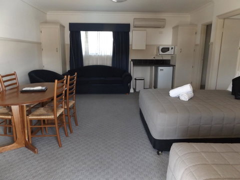 Ben Chifley Motor Inn - Accommodation Sunshine Coast 24