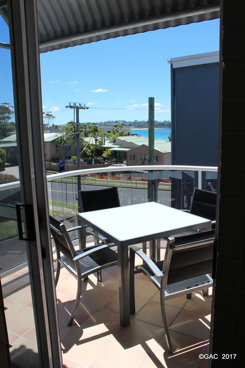 Mollymook Cove Apartments - Accommodation Sunshine Coast 18