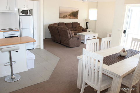 Mollymook Cove Apartments - Accommodation Sunshine Coast 29