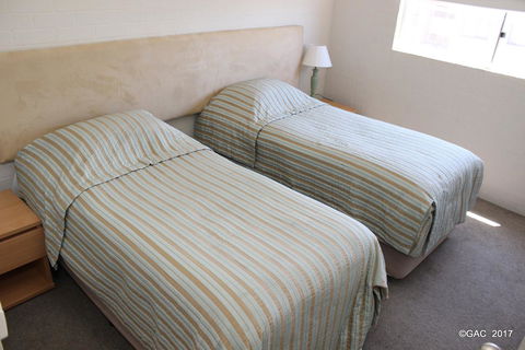 Mollymook Cove Apartments - Accommodation Sunshine Coast 17