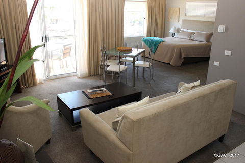Mollymook Cove Apartments - Accommodation Sunshine Coast 19
