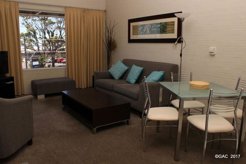 Mollymook Cove Apartments - Accommodation Sunshine Coast 3