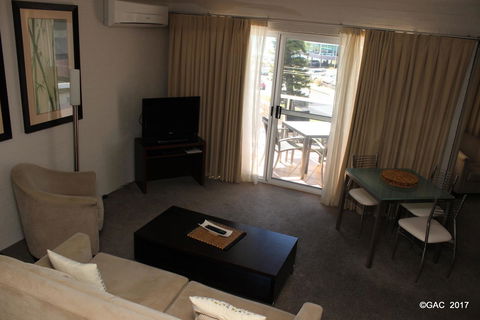 Mollymook Cove Apartments - Accommodation Sunshine Coast 10