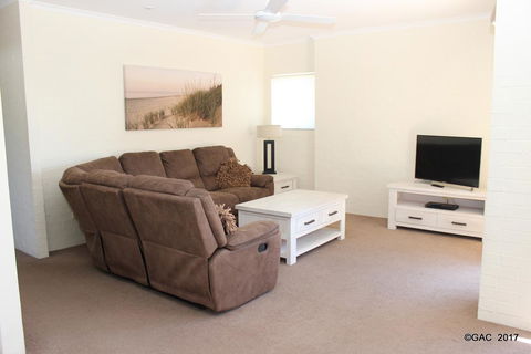 Mollymook Cove Apartments - Accommodation Sunshine Coast 9