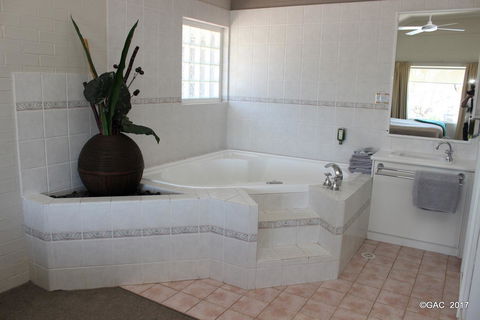 Mollymook Cove Apartments - Accommodation Sunshine Coast 8