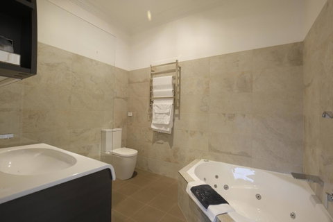 Romanz In The Valley (Luxury B&B) - Accommodation Sunshine Coast 4
