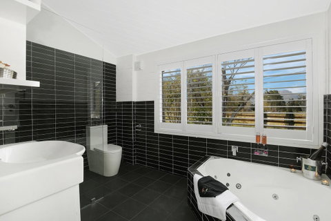 Romanz In The Valley (Luxury B&B) - Accommodation Sunshine Coast 13