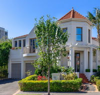 Kensington Self-Contained Modern House 89BROM - Accommodation Sunshine Coast