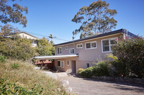 Bright And Spacious Family Home With Leafy Deck - Accommodation Sunshine Coast 32