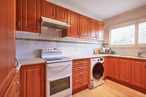 Bright And Spacious Family Home With Leafy Deck - Accommodation Sunshine Coast 17