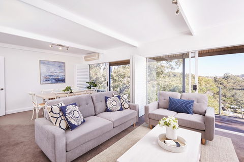 Bright And Spacious Family Home With Leafy Deck - Accommodation Sunshine Coast 0