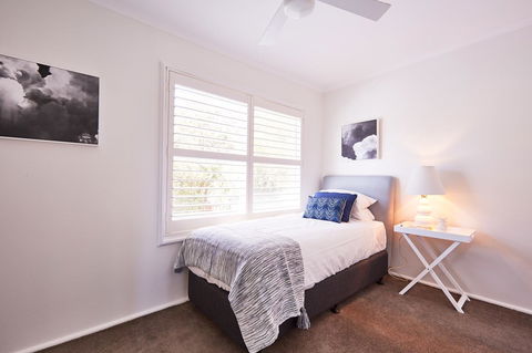 Bright And Spacious Family Home With Leafy Deck - Accommodation Sunshine Coast 24