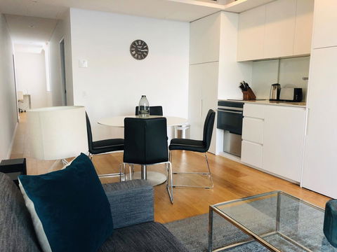 Wyndel Apartments Neutral Bay - Military - Accommodation Sunshine Coast 4