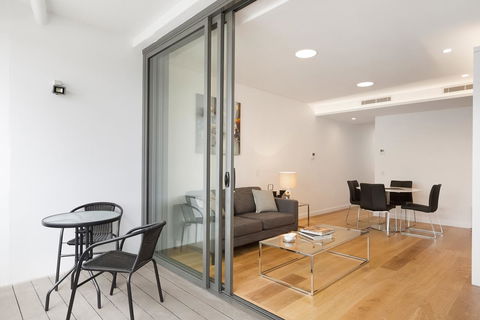 Wyndel Apartments Neutral Bay - Military - Accommodation Sunshine Coast 10