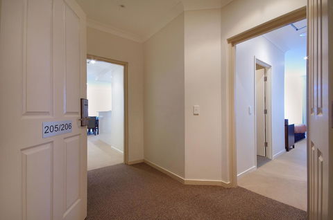 Macquarie Waters Boutique Apartment Hotel - Accommodation Sunshine Coast 7