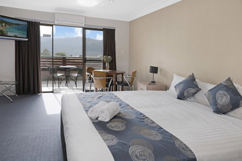 Banjo Paterson Inn - Accommodation Sunshine Coast 1