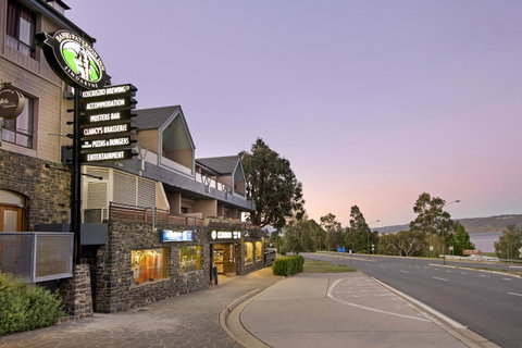 Banjo Paterson Inn - Accommodation Sunshine Coast 0
