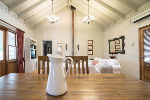 Thistle Hill Guesthouse - Walk To Many Wineries And Restaurants - Accommodation Sunshine Coast 30