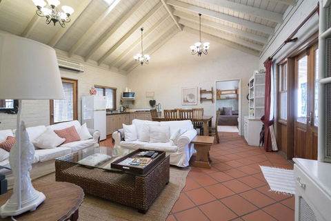 Thistle Hill Guesthouse - Walk To Many Wineries And Restaurants - Accommodation Sunshine Coast 34