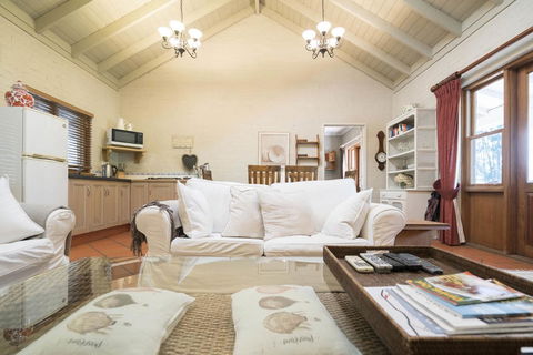 Thistle Hill Guesthouse - Walk To Many Wineries And Restaurants - Accommodation Sunshine Coast 29