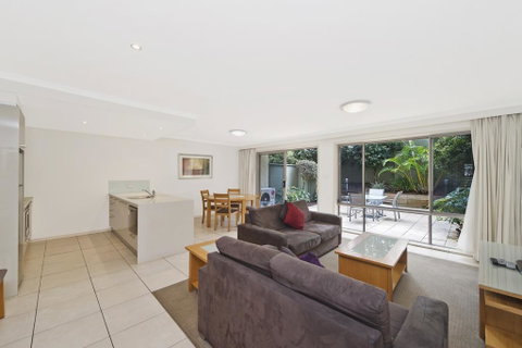 Flynns Beach Resort - Accommodation Sunshine Coast 2