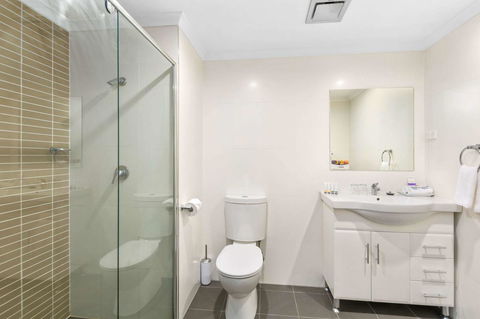 Quality Suites Pioneer Sands - Accommodation Sunshine Coast 4