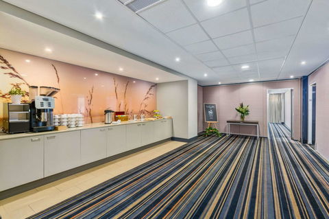 Quality Suites Pioneer Sands - Accommodation Sunshine Coast 2