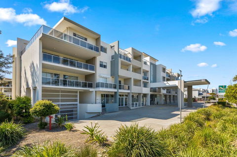 Quality Suites Pioneer Sands - Accommodation Sunshine Coast 0