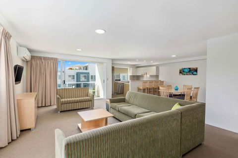Quality Suites Pioneer Sands - Accommodation Sunshine Coast 5