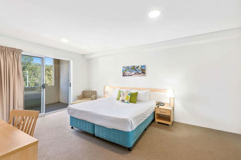 Quality Suites Pioneer Sands - Accommodation Sunshine Coast 9