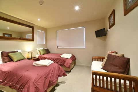 Snowstream 4 - Accommodation Sunshine Coast 3