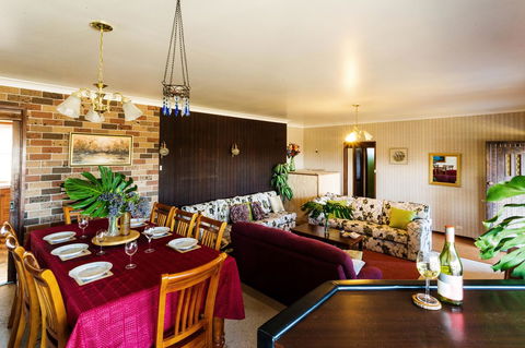 Coal D\' Vine VIEW - Cessnock NSW - Accommodation Sunshine Coast 0