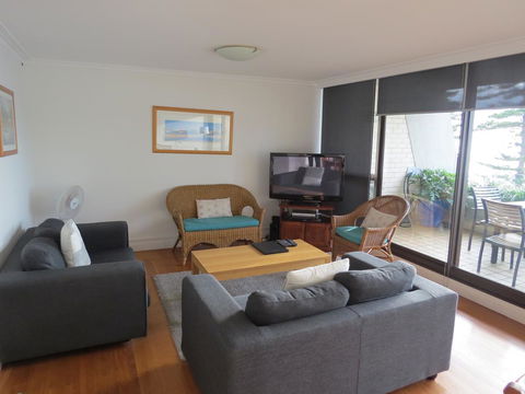 Manly Paradise Motel & Apartments - Accommodation Sunshine Coast 25
