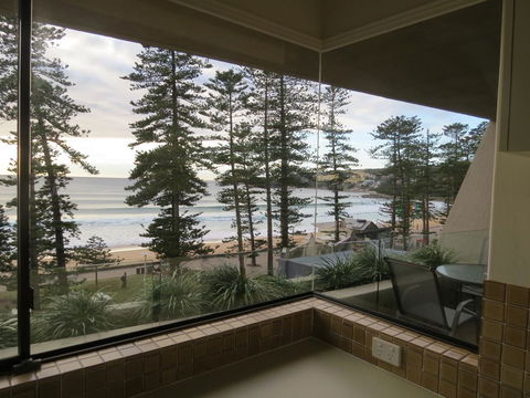 Manly Paradise Motel & Apartments - Accommodation Sunshine Coast 36