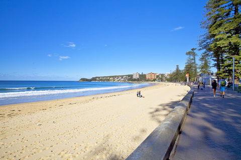 Manly Paradise Motel & Apartments - Accommodation Sunshine Coast 3