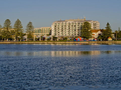 Oaks The Entrance Waterfront Suites - Accommodation Sunshine Coast 15