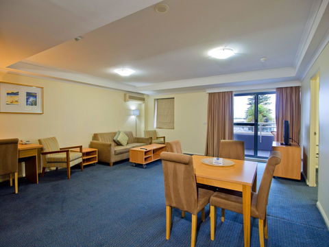 Oaks The Entrance Waterfront Suites - Accommodation Sunshine Coast 8