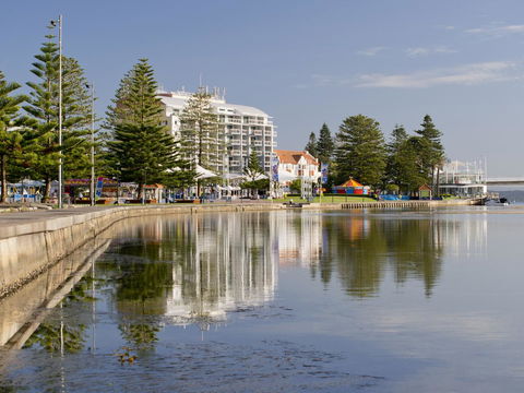 Oaks The Entrance Waterfront Suites - Accommodation Sunshine Coast 4