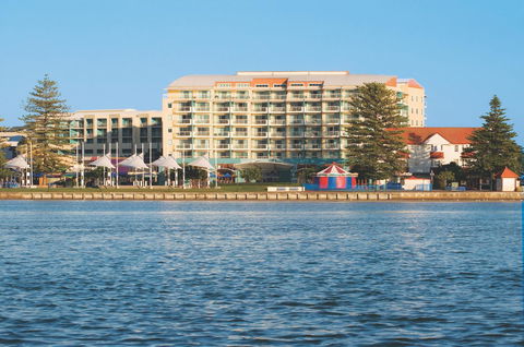 Oaks The Entrance Waterfront Suites - Accommodation Sunshine Coast 9