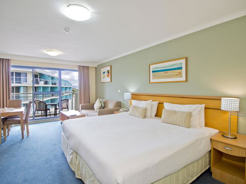 Oaks The Entrance Waterfront Suites - Accommodation Sunshine Coast 10