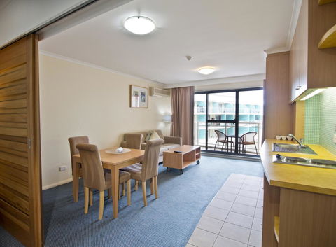 Oaks The Entrance Waterfront Suites - Accommodation Sunshine Coast 11
