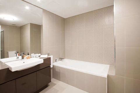 The Junction Palais - Modern And Spacious 2BR Bondi Junction Apartment Close To Everything - Accommodation Sunshine Coast 3