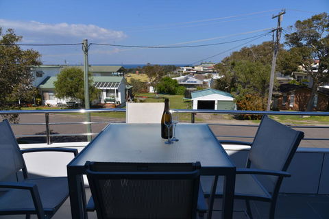 The Boat House - Accommodation Sunshine Coast 2