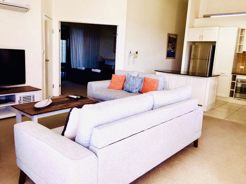 Boathouse Resort (Water Front) - Accommodation Sunshine Coast 9