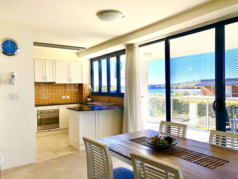 Boathouse Resort (Water Front) - Accommodation Sunshine Coast 1